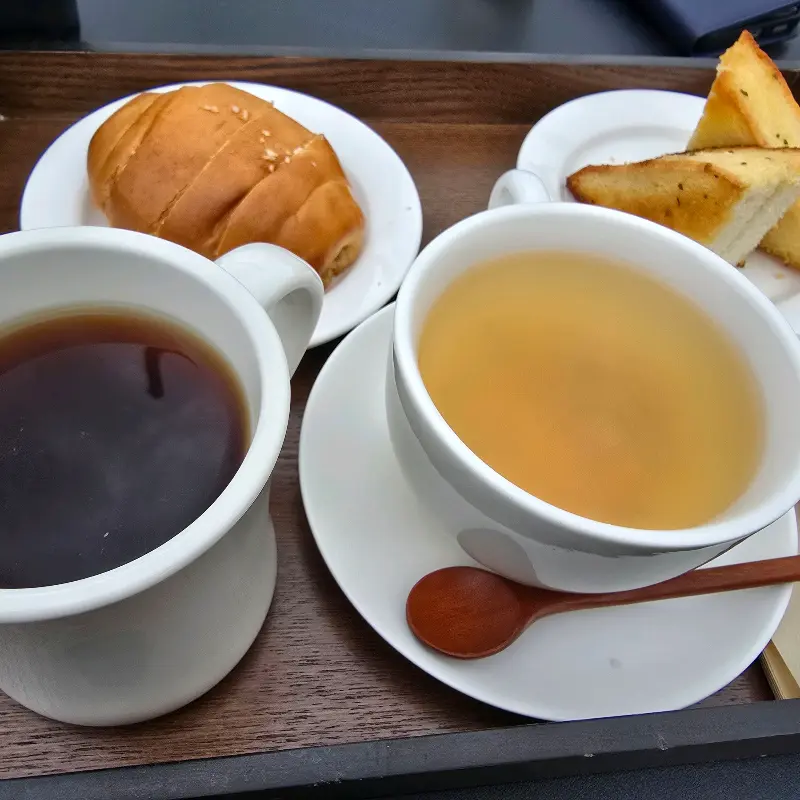 다양한 디저트와 음료 메뉴