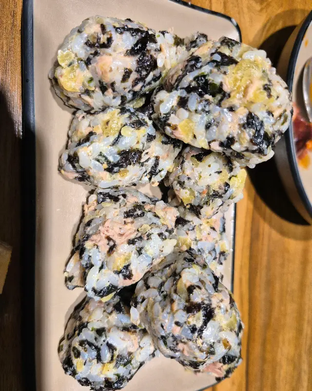 동글동글 귀여운 참치 주먹밥