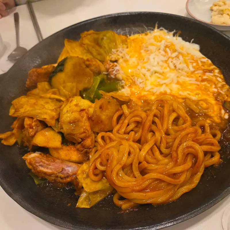 치즈와 우동 사리 추가