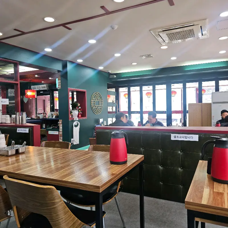 준식당 내부 전경