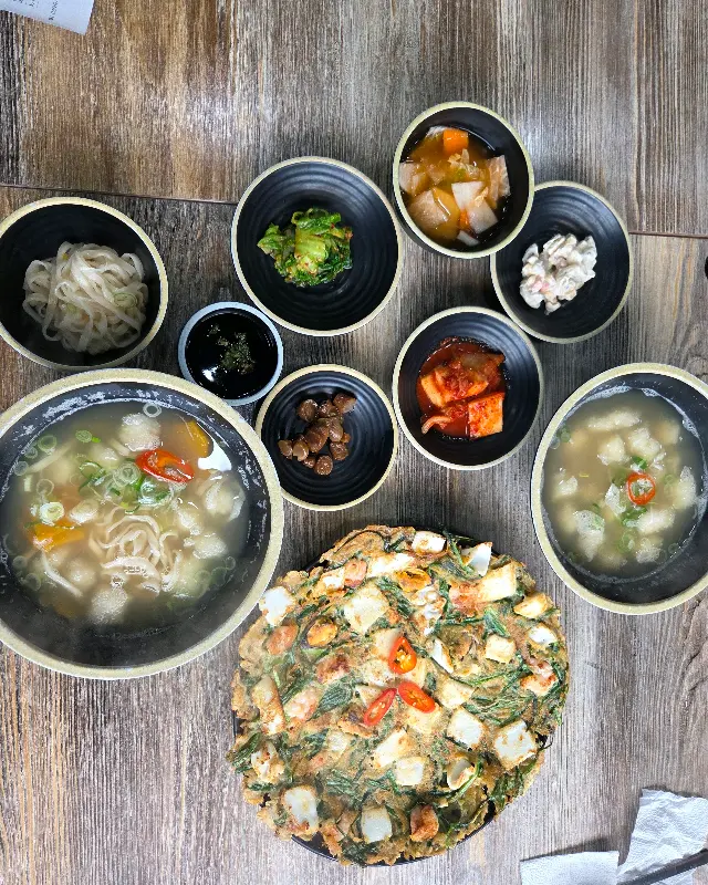 다양한 메뉴를 한 상 가득 즐길 수 있는 산인길