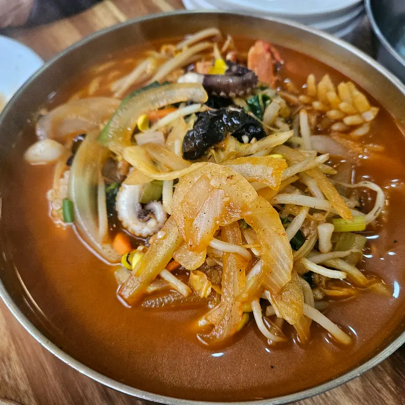 해물이 듬뿍 들어간 삼선짬뽕