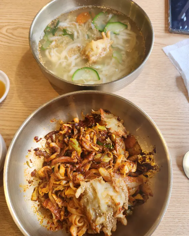 칼국수와 오징어덮밥