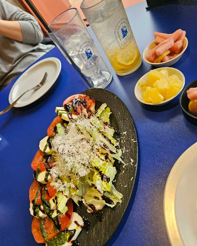 싱그러운 샐러드의 향연