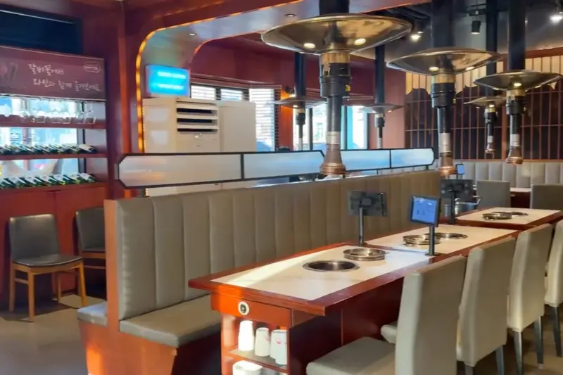 깔끔한 매장 내부