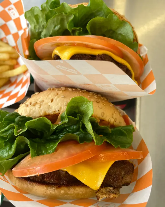 신선한 야채가 듬뿍 들어간 수제 버거