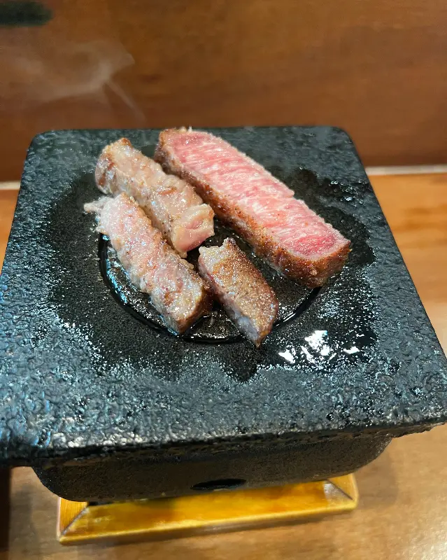 돌판 위에서 익어가는 규카츠