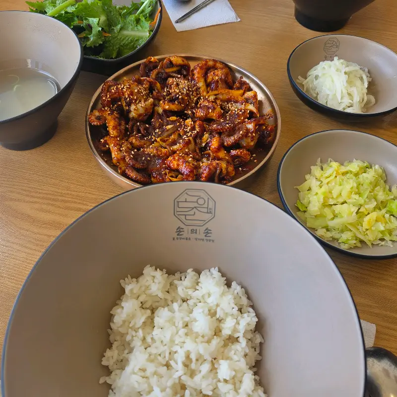 깔끔한 테이블 세팅