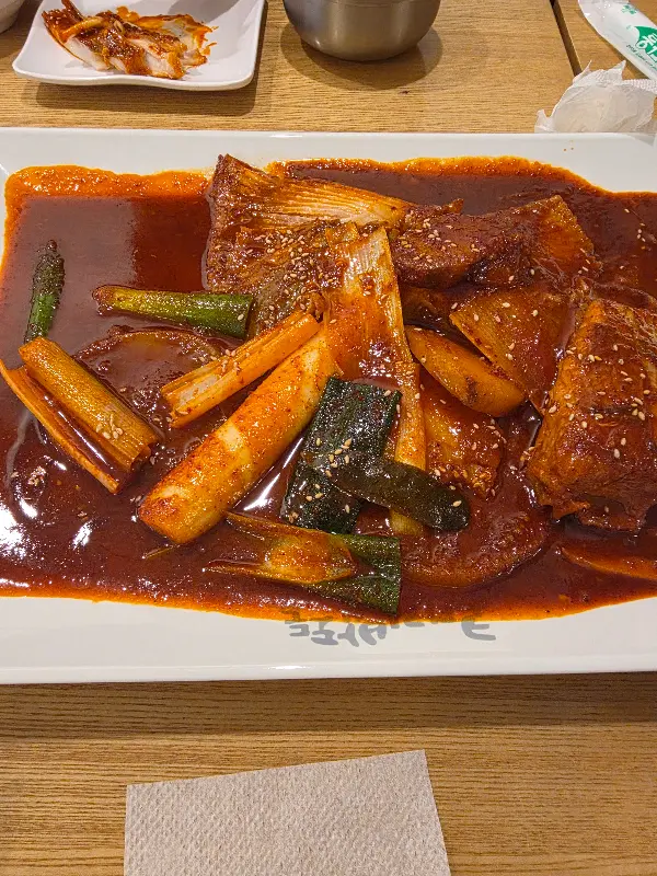 윤기가 좔좔 흐르는 코다리조림