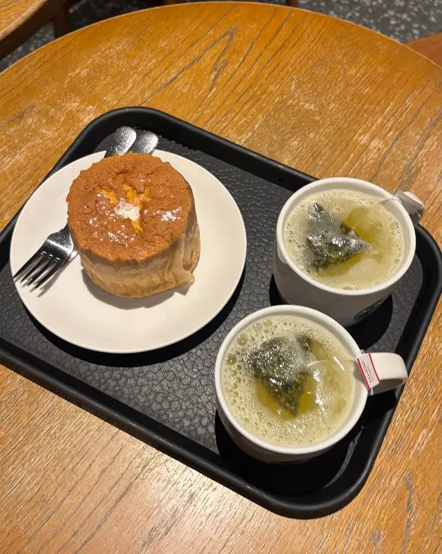 케이크와 블랙티