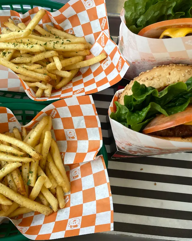 하와이안 버거와 멕시칸 프라이즈