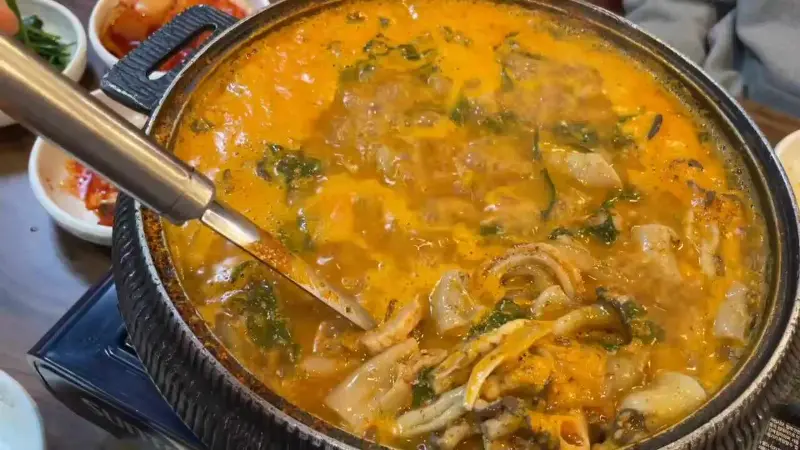 보글보글 끓는 곱창전골