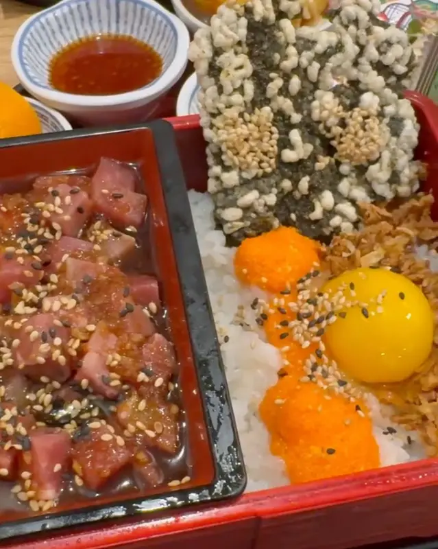 카모메 한양대점의 육회연어장부각덮밥