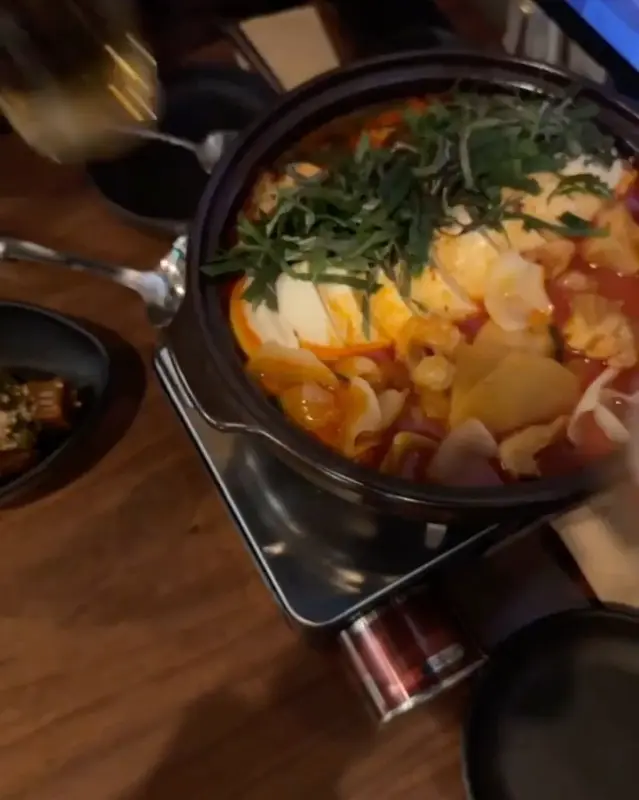 보글보글 끓고 있는 대창 순두부 닭볶음탕