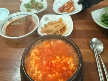 돌솥에서 펼쳐지는 마이야르의 향연, 경주에서 찾은 과학적인 순두부 맛집
