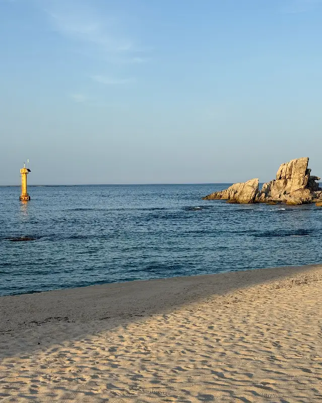 탁 트인 공현진 해수욕장 뷰