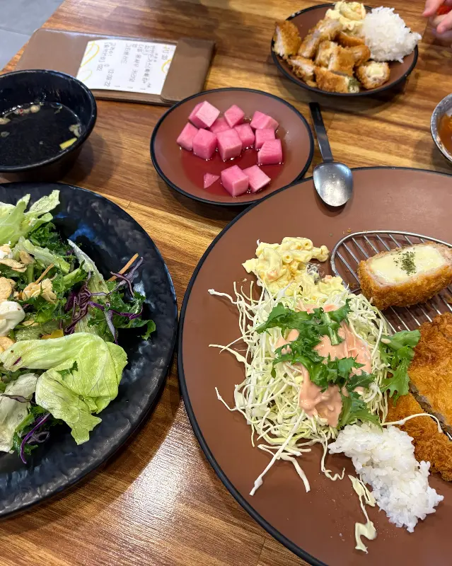 빠빠킹 돈까스 한 상 차림