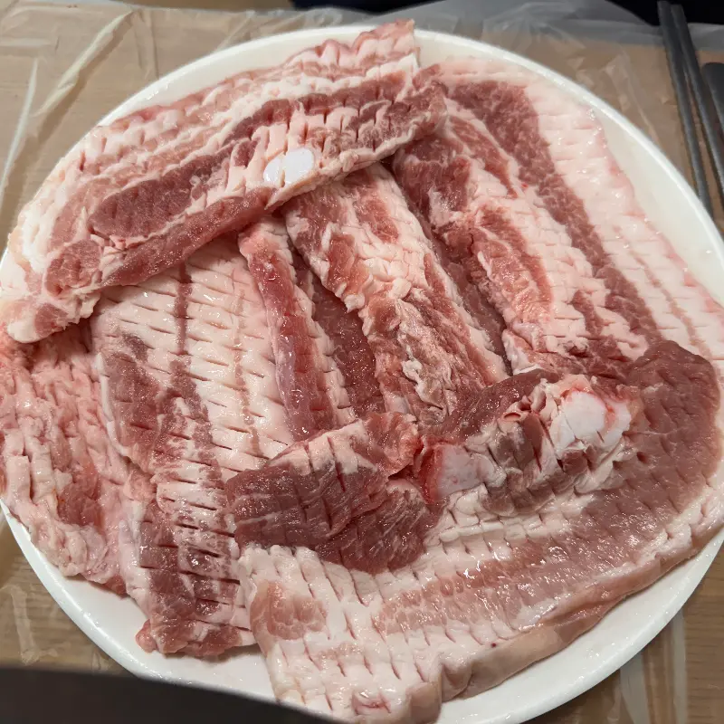 신선한 흑돼지 삼겹살의 자태