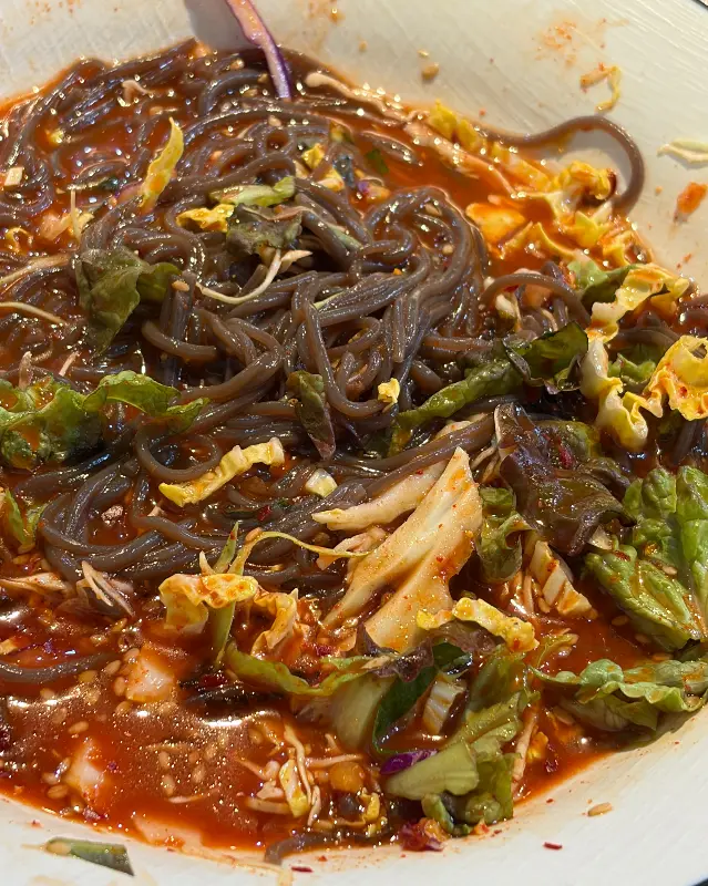 매콤새콤한 비빔 막국수