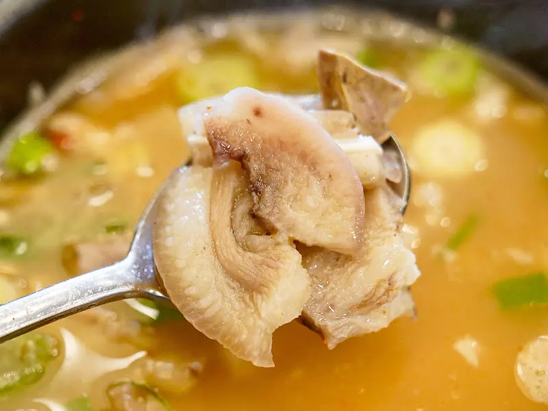 머릿고기가 가득한 국밥