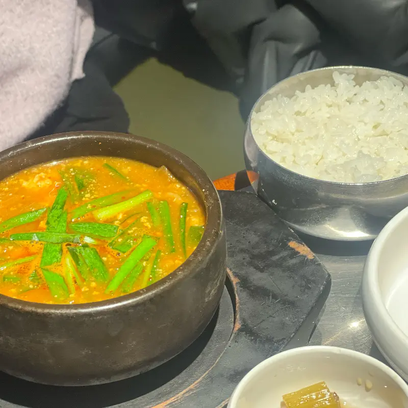 따뜻한 찌개와 밥