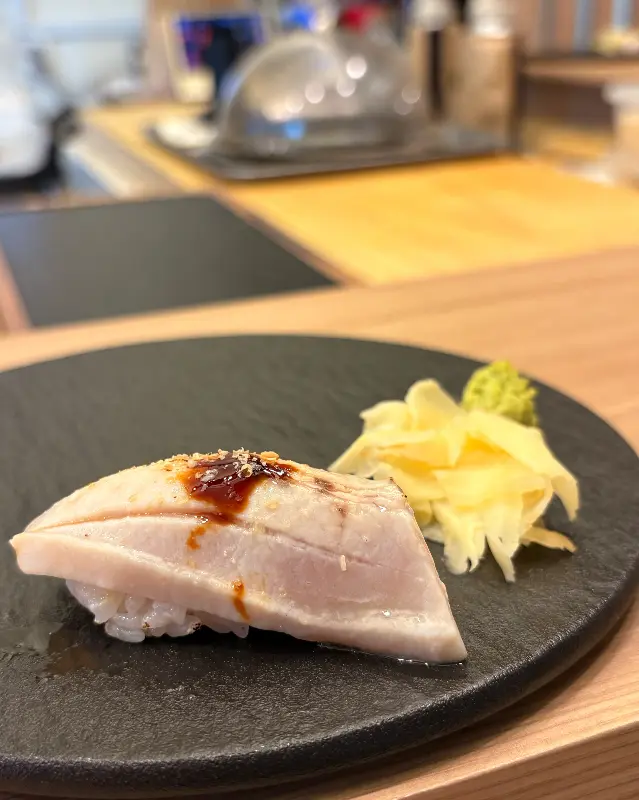 윤기가 흐르는 초밥