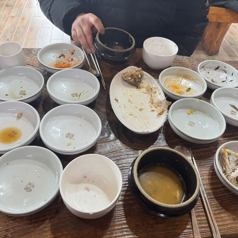 깨끗하게 비워진 웰빙정식