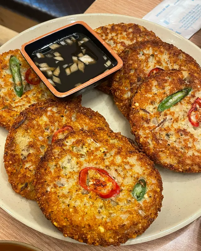 영남정 녹두전의 환상적인 바삭함