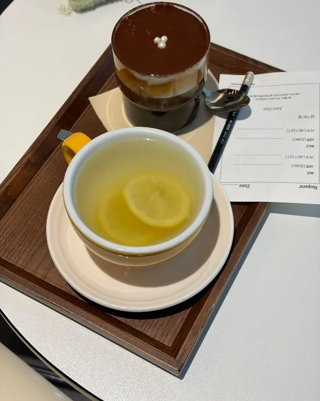 솔티 아인슈페너와 레몬차