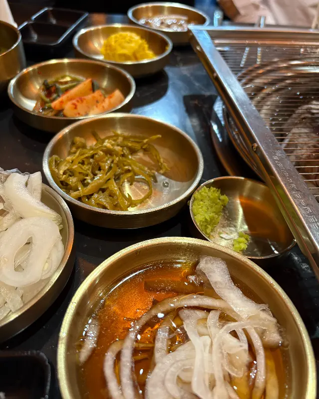 정갈하게 차려진 밑반찬