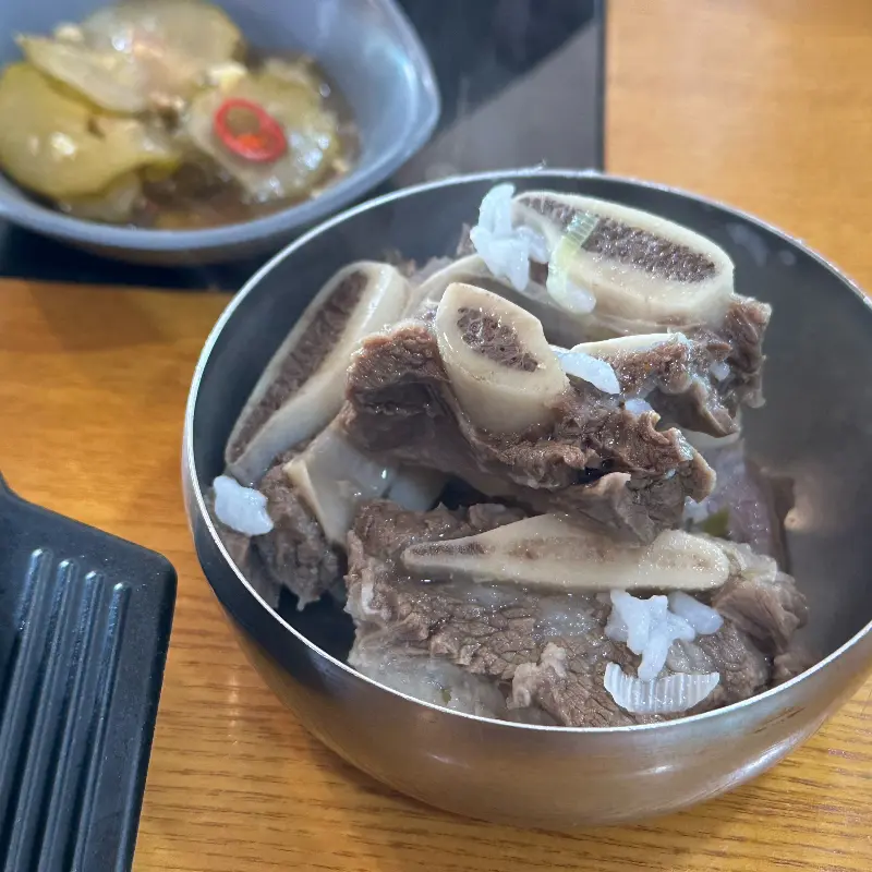 갈비탕 속 갈비 클로즈업