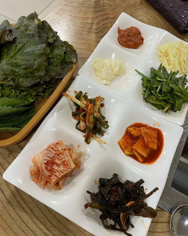 장어와 함께 곁들여 먹는 밑반찬