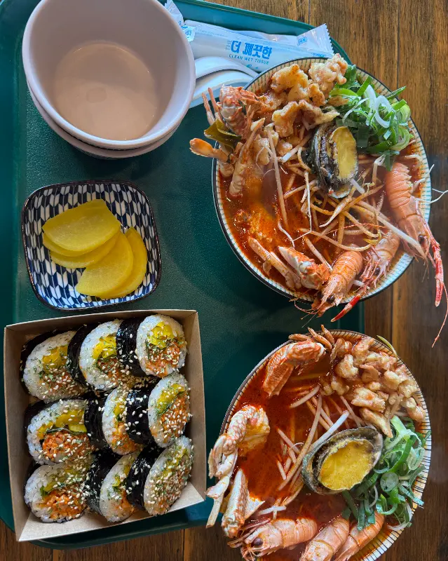 해산물이 가득 들어간 해물라면