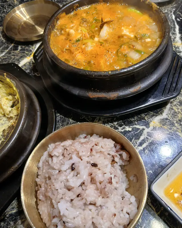 보글보글 끓는 된장찌개