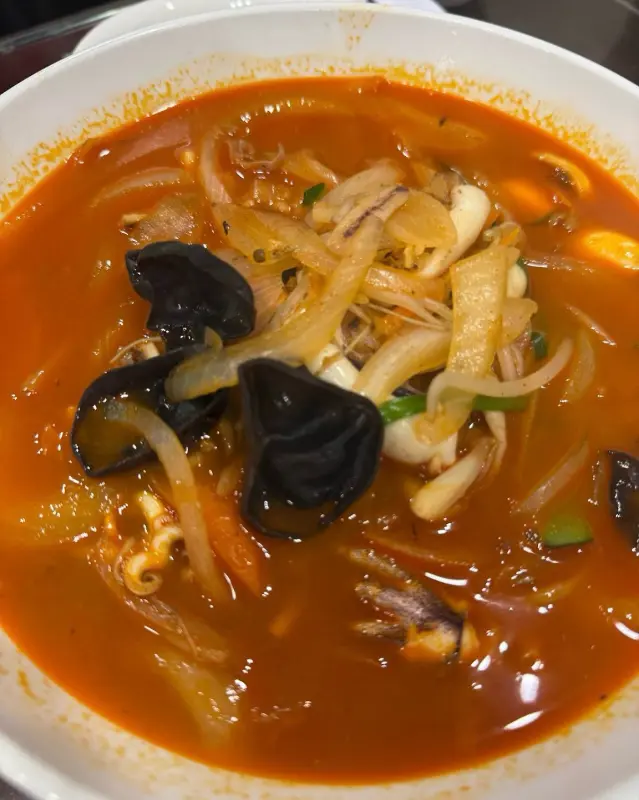 해산물이 가득한 삼선짬뽕