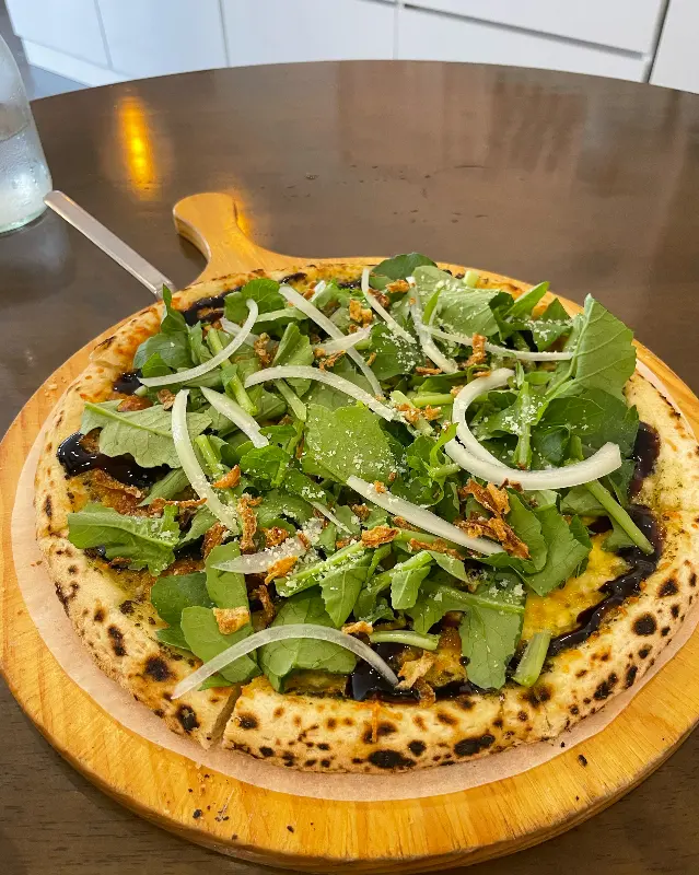 자메뷰에서 즐거운 식사 후 포장해온 루꼴라 피자