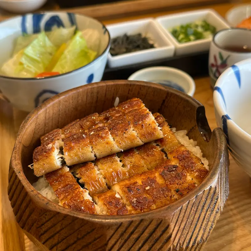 장어덮밥 한 상 차림