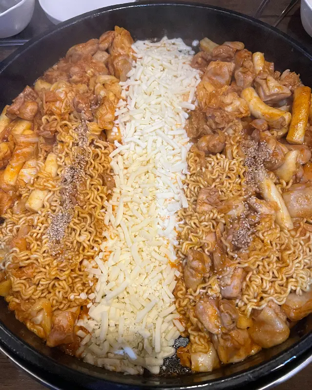 닭갈비와 라면사리