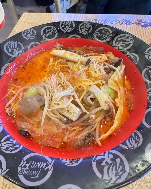 푸짐하게 담긴 마라탕 재료