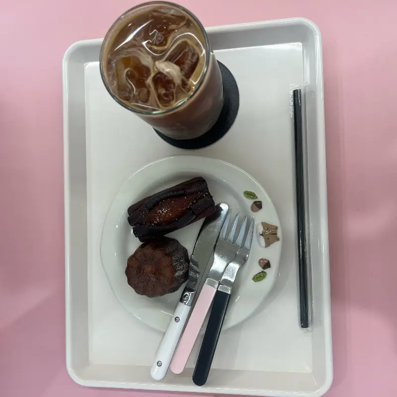 두바이 휘낭시에와 아이스 아메리카노