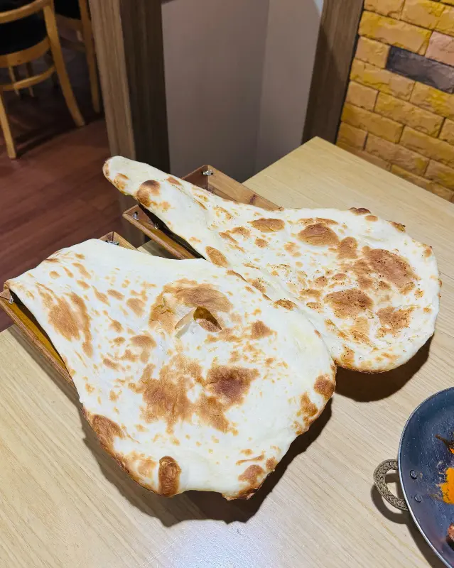 갓 구워져 나온 버터난