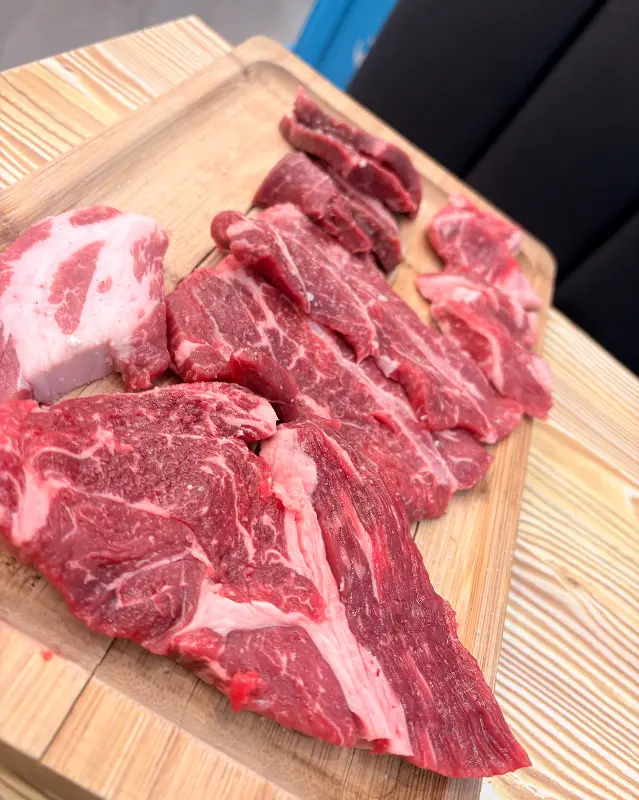 신선함이 느껴지는 소고기 모듬 한 상