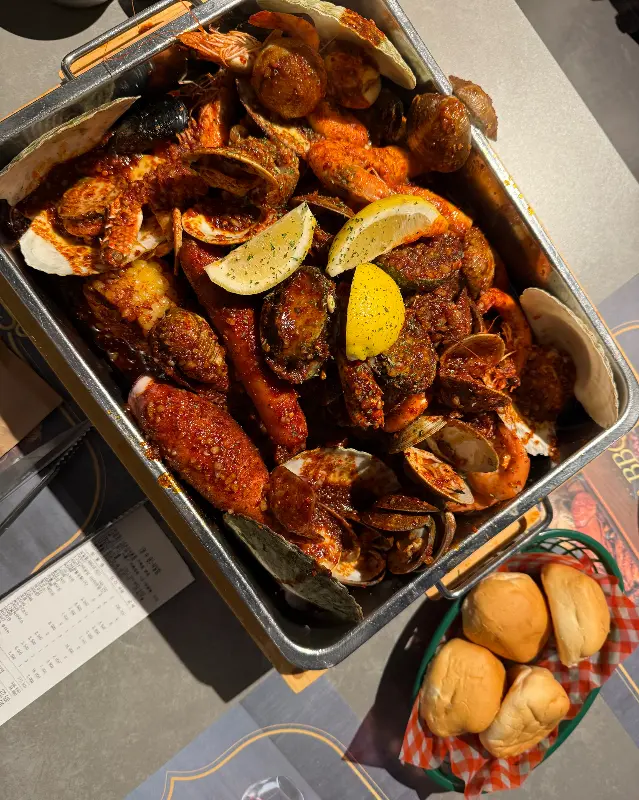 랍스터, 새우, 조개, BBQ까지 푸짐한 한 상