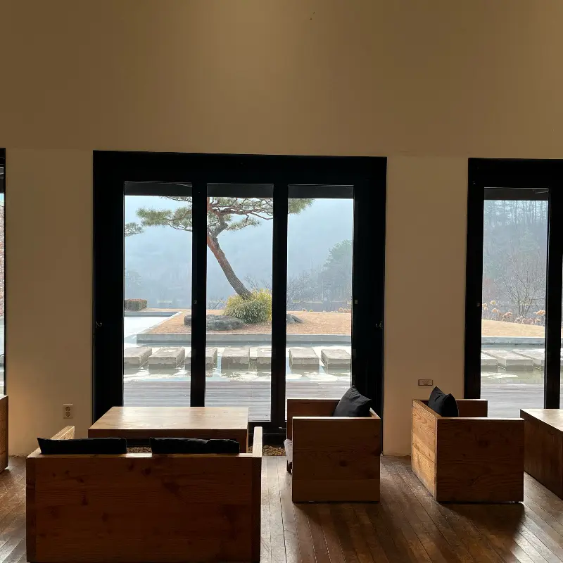 두베카페 창밖 풍경