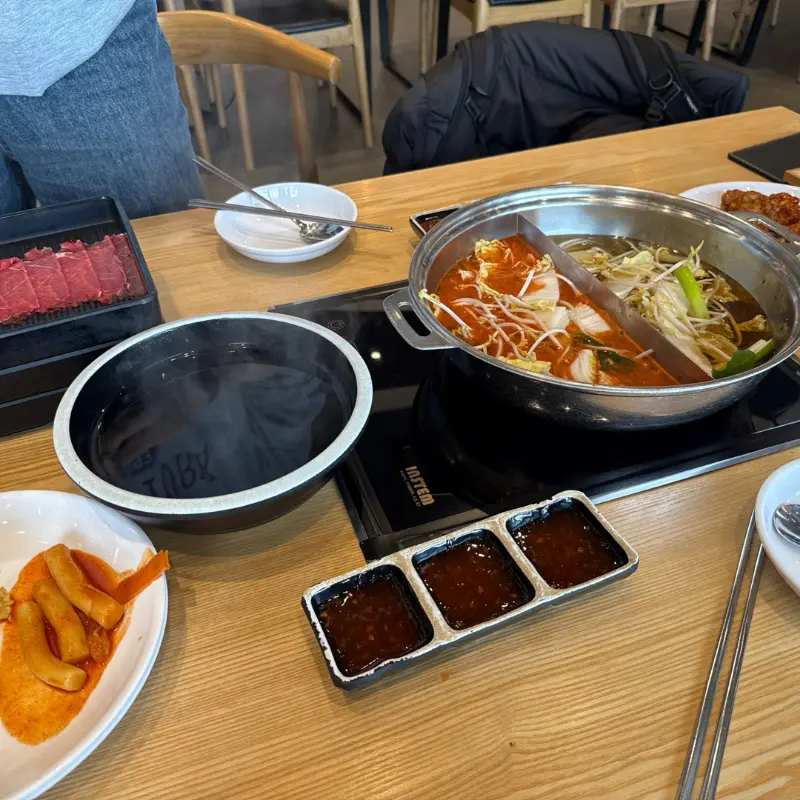 샤브샤브 한 상 차림