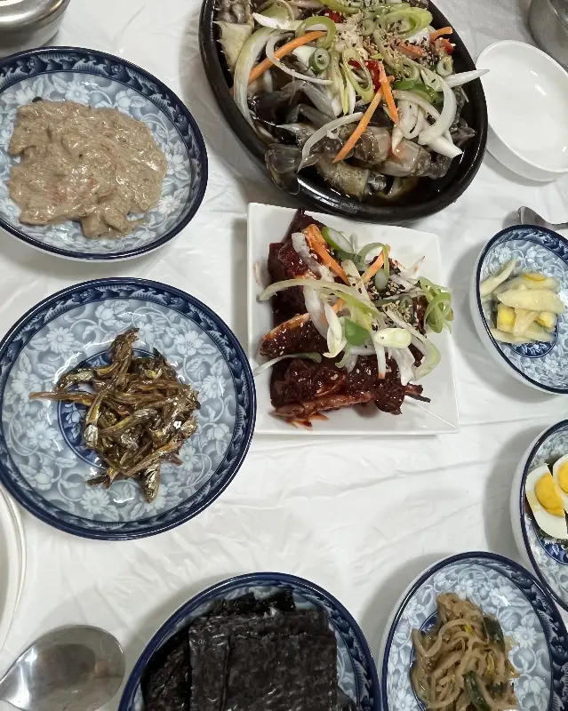 푸짐한 반찬 구성