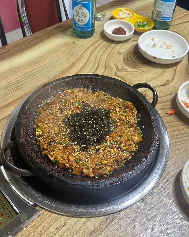 돌판 위에 펼쳐진 볶음밥의 향연