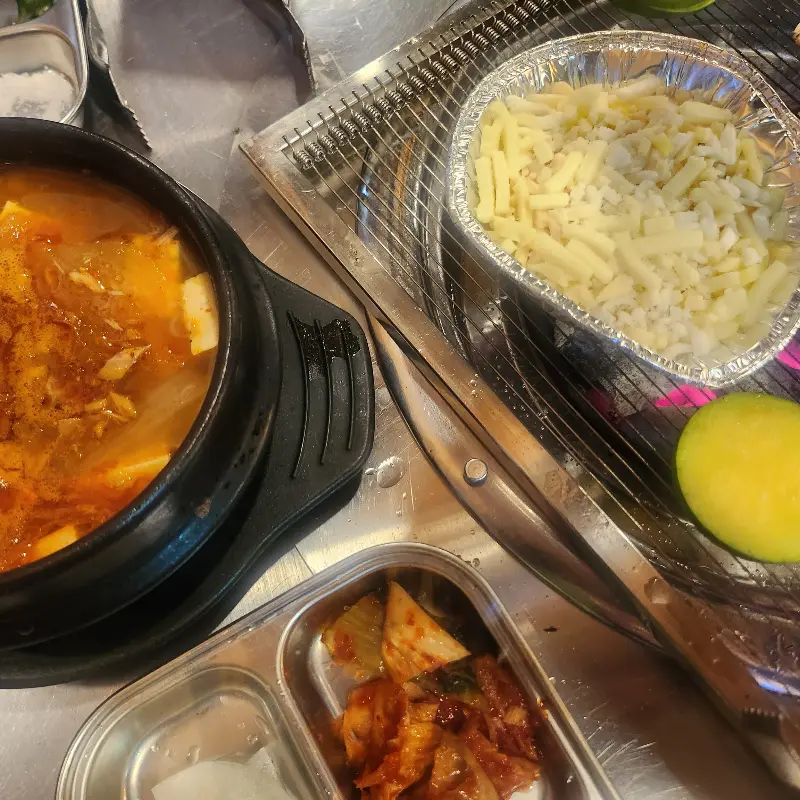 고기와 환상적인 궁합을 자랑하는 곁들임 메뉴들