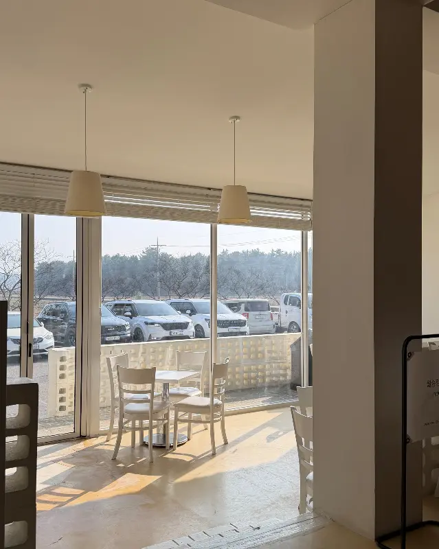 카페 내부 인테리어