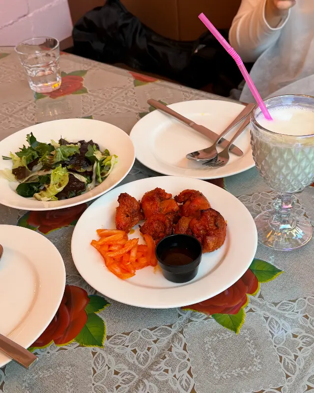 샐러드, 탄두리 치킨, 라씨